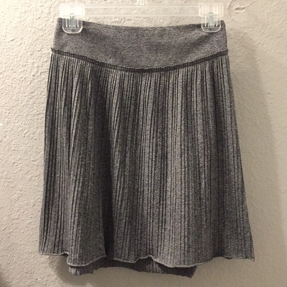 Banana republic petite pleated grey skirt